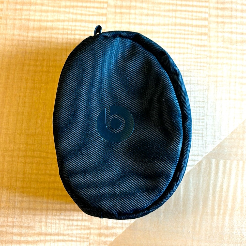 Beats by DRE headphone case black good condition